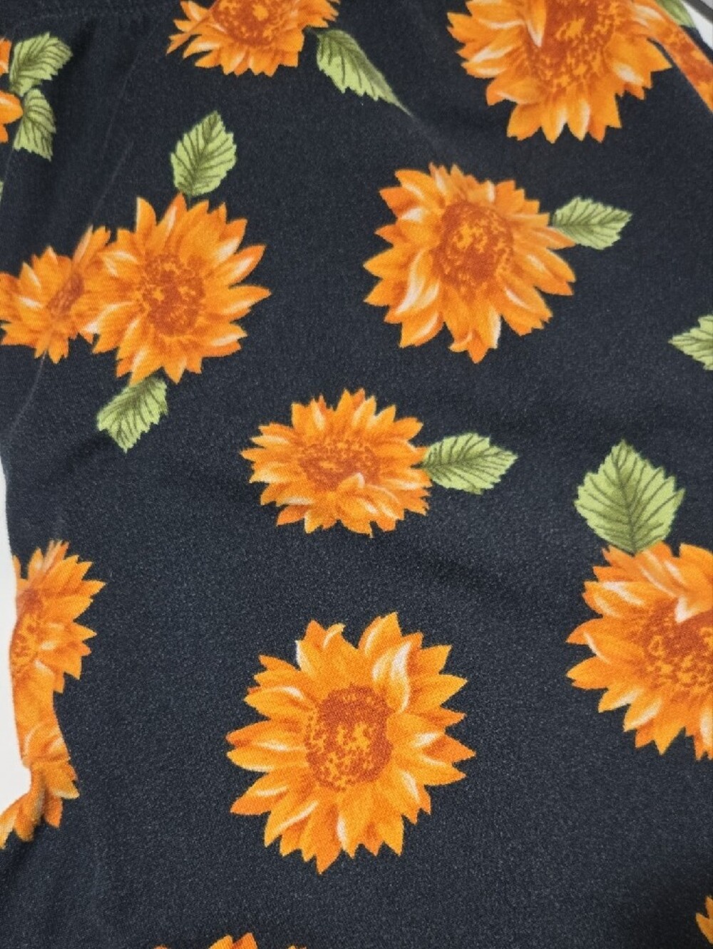 Koolaburra Two Piece Pajama Set Sunflowers Black Loungewear Size Small - Picture 9 of 10